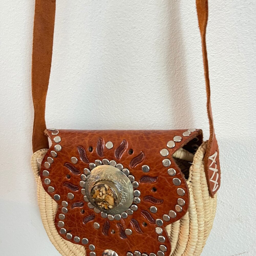 Moroccan crossbody bag Raffia crochet bag Round handbag Milk straw/brown leather - Picture 4 of 14